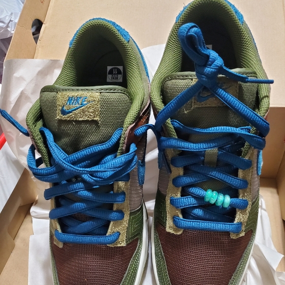 Low Dunks - Picture 2 of 4